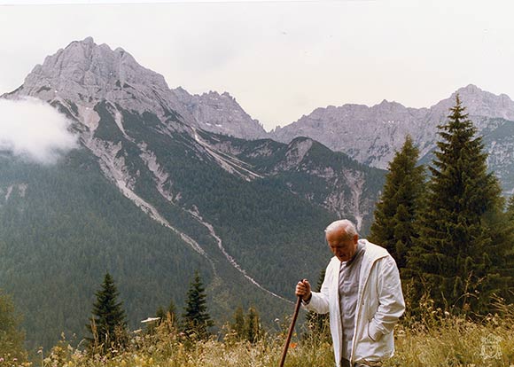 Jan Paweł II idzie w górach