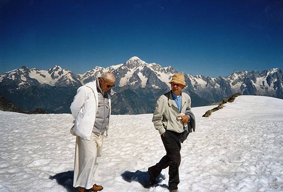 Jan Paweł II z ks. Dziwiszem w górach
