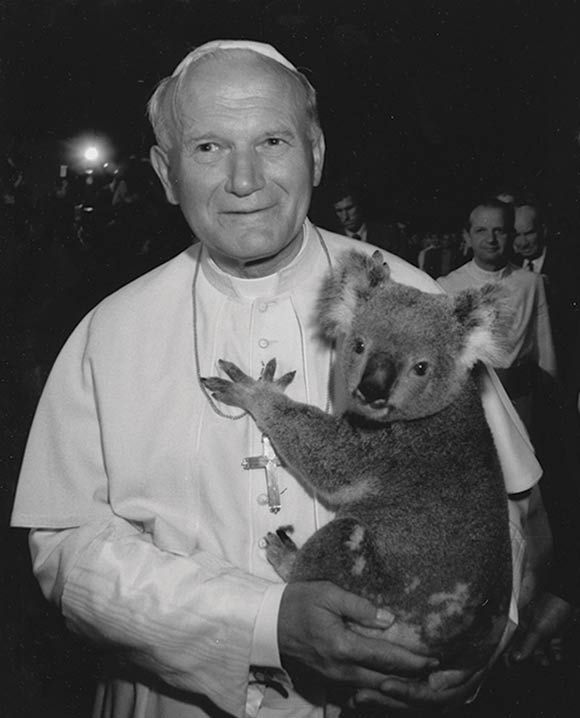 Jan Paweł II z misiem koala
